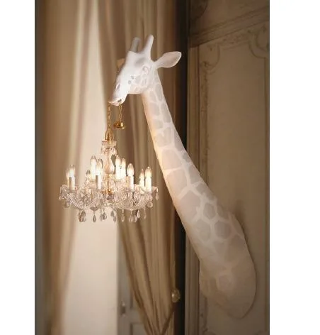 Q/GIRAFFE-IN-LOVE/WALL