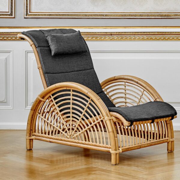 sika-design-icons-arne-jacobsen-paris-designer-chair-nature-lifestyle-photo_1571324798_2048x