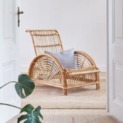 sika-design-icons-arne-jacobsen-paris-designer-lounge-chair-nature-lifestyle-photo_1571324798_2048x